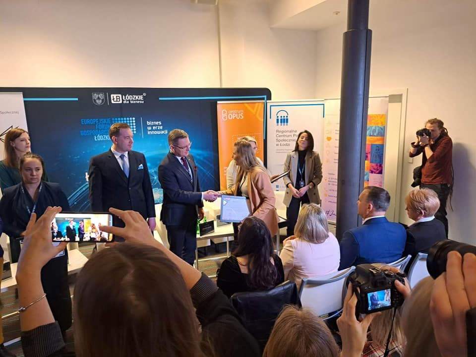Wręczenie dyplomu podczas Europejskiego Forum Gospodarczego Łódzkie